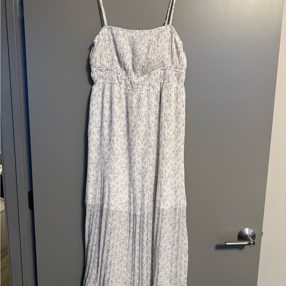 NWT Lush Lavender and White Floral Maxi Dress with Spaghetti Straps and pleating